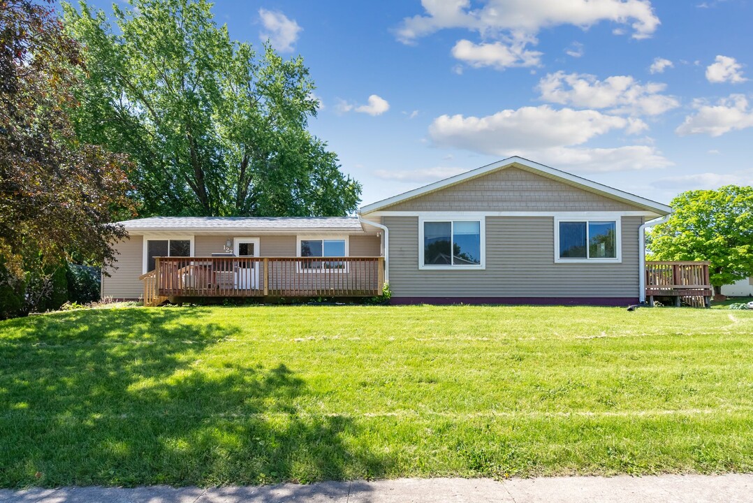 127 Westgate Ave in Cedar Falls, IA - Foto de edificio