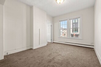 54 H St, Unit 1 in Boston, MA - Building Photo - Building Photo