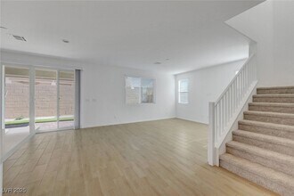 9885 Angel Valley Dr in Las Vegas, NV - Building Photo - Building Photo