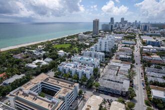 7744 Collins Ave in Miami Beach, FL - Building Photo - Building Photo