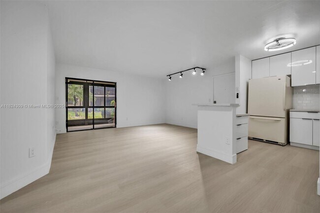 9514 N Belfort Cir in Tamarac, FL - Building Photo - Building Photo