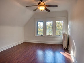 1067 E 2nd St, Unit 3rd Fl in Brooklyn, NY - Building Photo - Building Photo