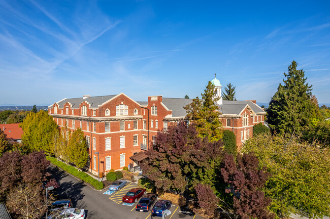 Rosemont Court Senior Living in Portland, OR - Building Photo - Building Photo