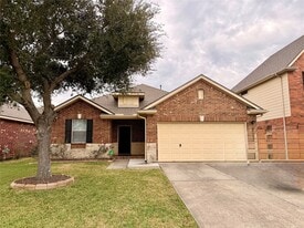 4710 Meadow Way Dr in Deer Park, TX - Building Photo