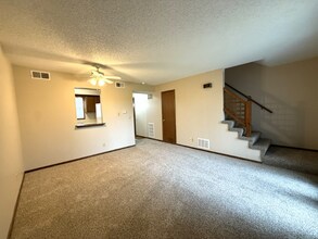 6725 W Shade Ln in Wichita, KS - Foto de edificio - Building Photo