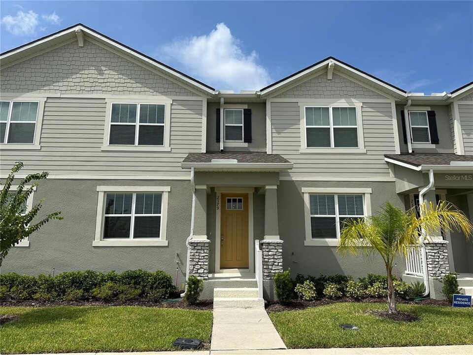 2379 Garden Belle Dr in Clermont, FL - Foto de edificio