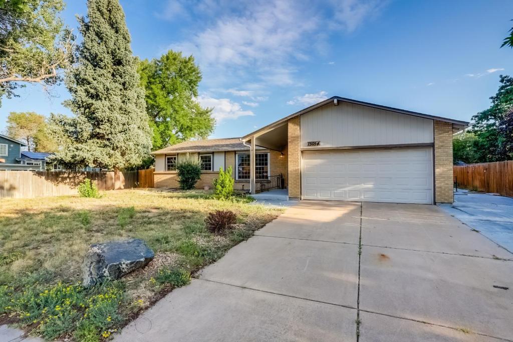 15054 E Dartmouth Ave in Aurora, CO - Building Photo