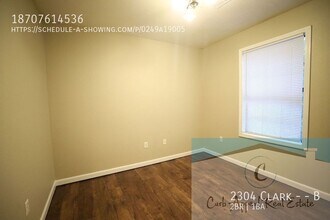 2304 Clark St-Unit -B in Jonesboro, AR - Foto de edificio - Building Photo