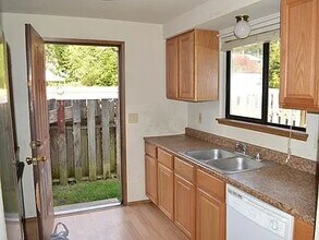 7357 E Polk Ave in Port Orchard, WA - Building Photo - Building Photo
