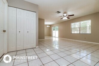 207 Regal Park Dr in Valrico, FL - Building Photo - Building Photo