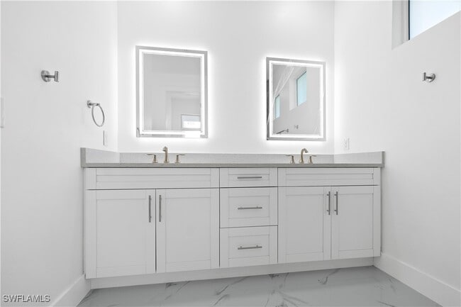 property at 918 Hollister Ave