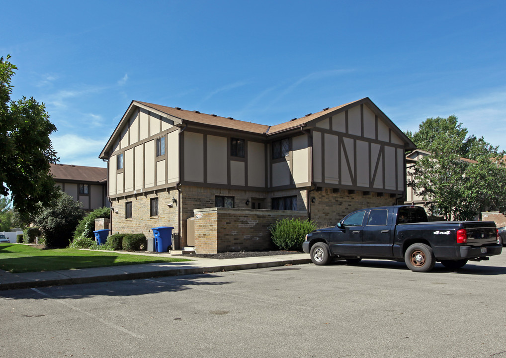 Oakdale in Delaware, OH - Building Photo