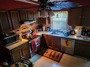 1637 Ilona Dr, Unit LARGE PRIVATE ROOM in Hellertown, PA - Building Photo - Building Photo