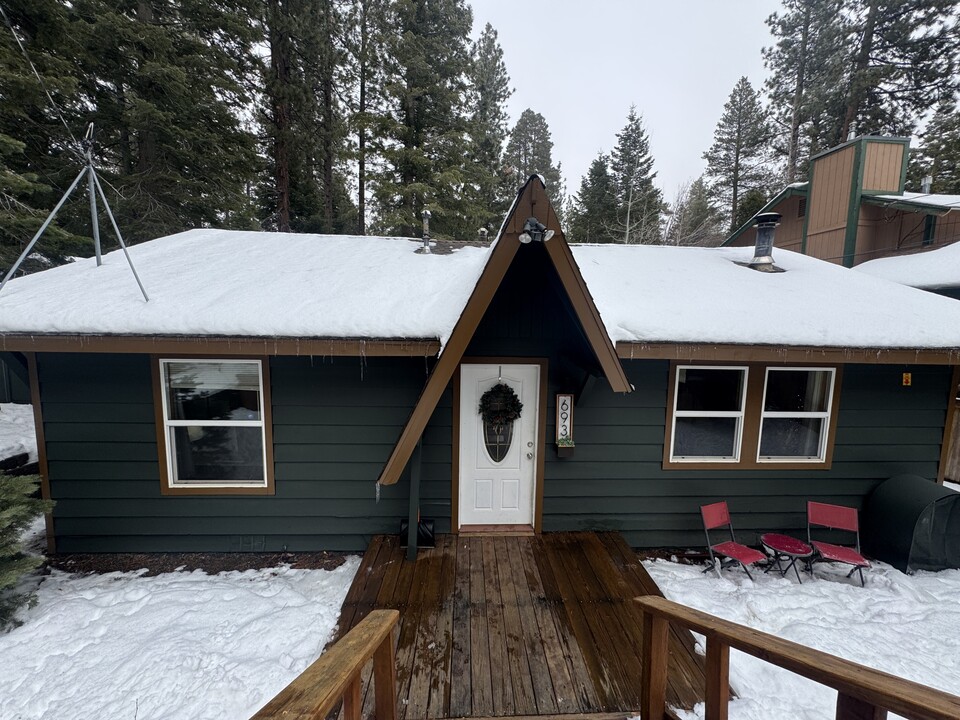 693 Taylor Way in South Lake Tahoe, CA - Building Photo