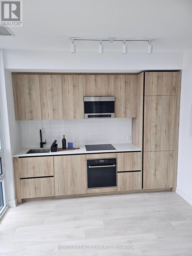 117 Broadway Ave in Toronto, ON - Building Photo - Building Photo