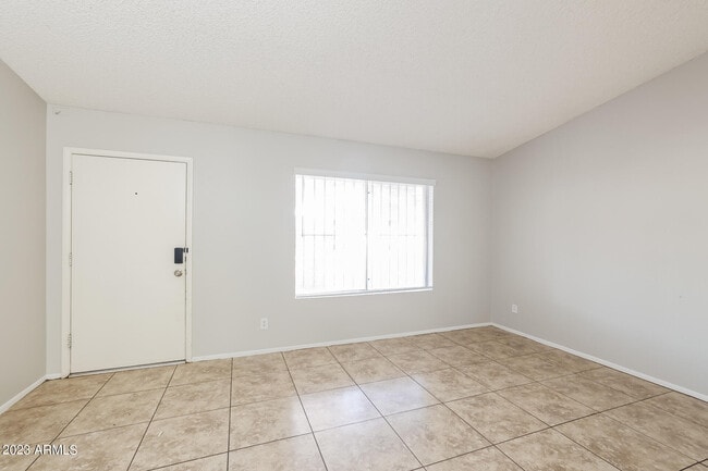 7719 W Clayton Dr in Phoenix, AZ - Building Photo - Building Photo