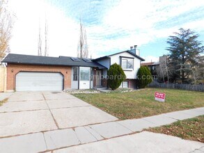 1876 W Morton Dr in Salt Lake City, UT - Building Photo - Building Photo