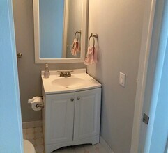 136 Briarheath Ln in Clark, NJ - Foto de edificio - Building Photo