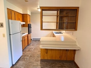 2555 Stortz Ave NE in Salem, OR - Building Photo - Building Photo