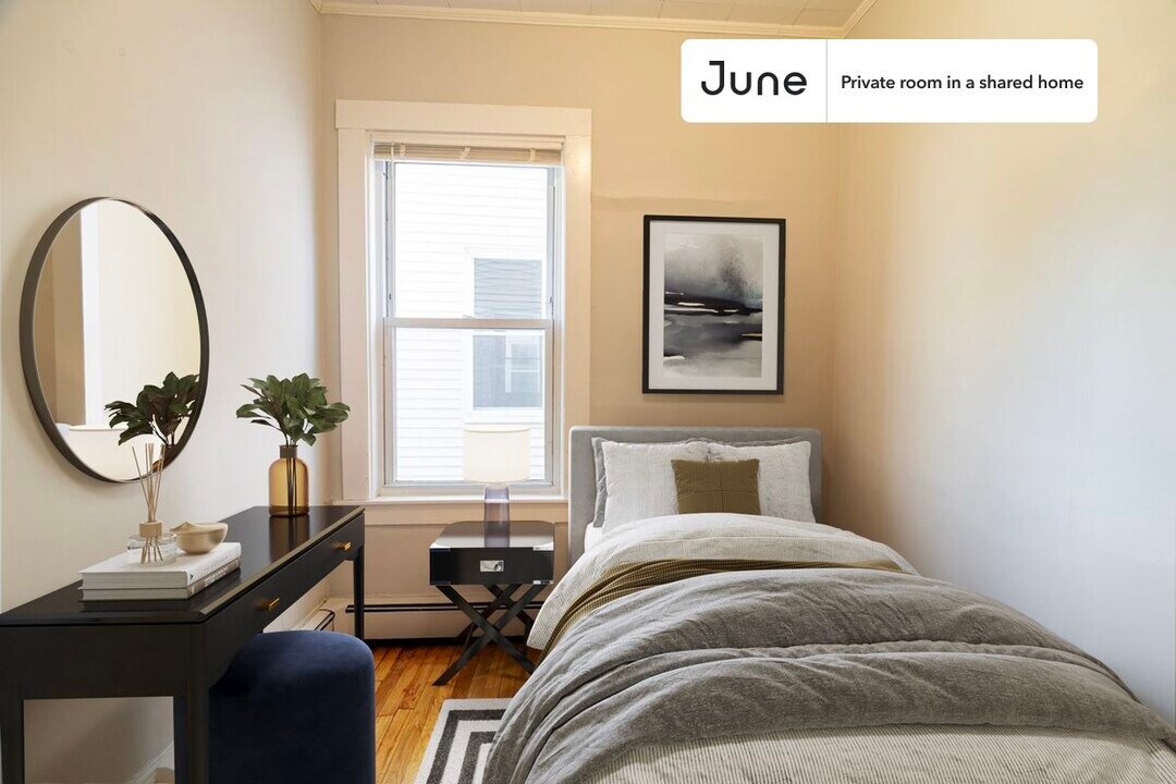 Private bedroom in 3 bed/1 bath Home in Boston, MA - Building Photo