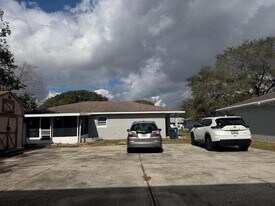 1916 Verano Dr in Haines City, FL - Building Photo