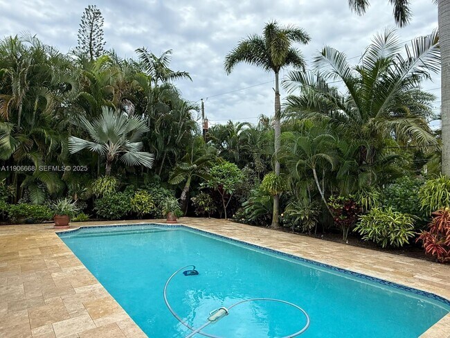 1728 NE 39th St in Oakland Park, FL - Building Photo - Building Photo