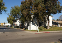 Country Airre Apartments in San Diego, CA - Building Photo - Building Photo