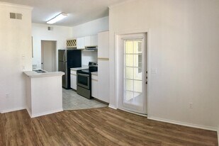 2600 Robert Trent Jones Dr in Orlando, FL - Building Photo