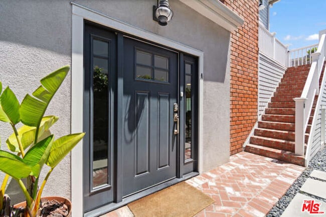 317 Bay Shore Ave in Long Beach, CA - Building Photo - Building Photo