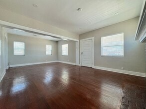 1233 W Main Dr in El Paso, TX - Foto de edificio - Building Photo