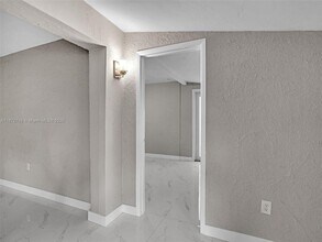 6800 Raleigh St in Hollywood, FL - Foto de edificio - Building Photo