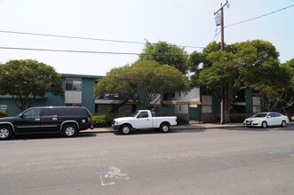 Rock Villa Apartments in Mountain View, CA - Building Photo - Building Photo