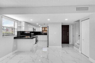 5061 W 12th Ln in Hialeah, FL - Building Photo