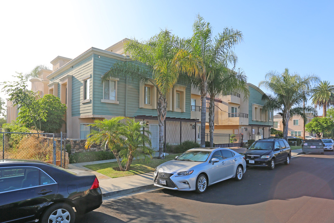 1902-1908 Strathmore Ave in San Gabriel, CA - Building Photo