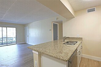 5331 Summerlin Rd in Ft. Myers, FL - Foto de edificio - Building Photo