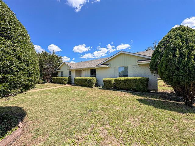 1804 Serenade Ln in Richardson, TX - Foto de edificio - Building Photo