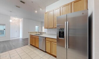 7060 Deer Lodge Cir in Jacksonville, FL - Building Photo