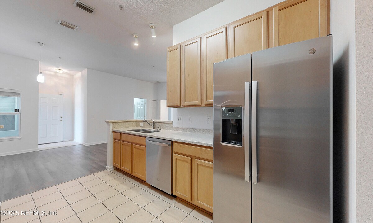 7060 Deer Lodge Cir in Jacksonville, FL - Building Photo