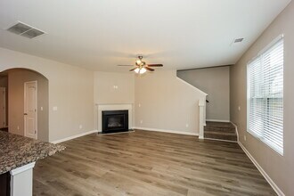 5914 Grande River Rd in Atlanta, GA - Foto de edificio - Building Photo