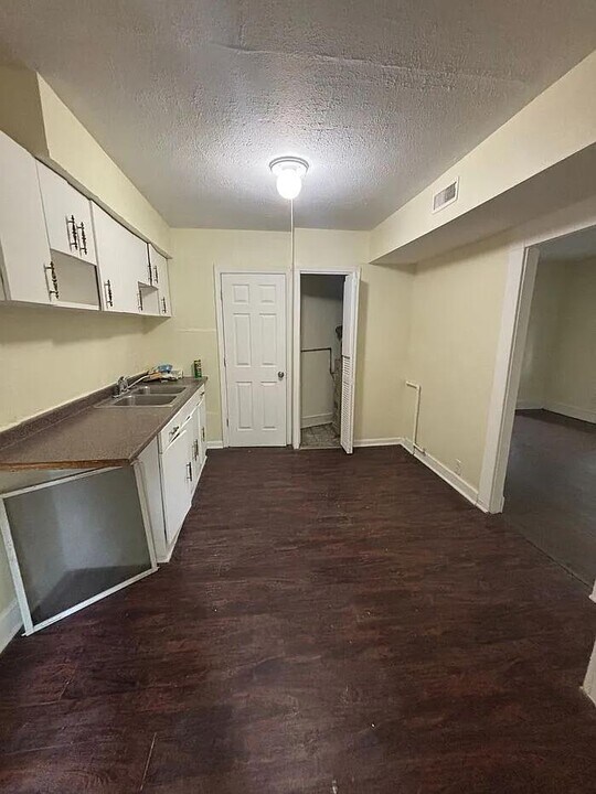 7311 Guthrie Ave in Cleveland, OH - Building Photo