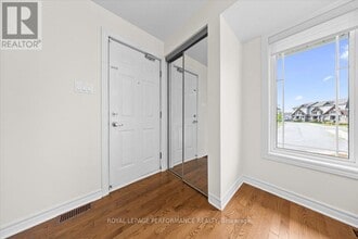 732 Lakeridge Dr in Ottawa, ON - Building Photo - Building Photo