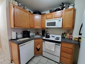 2212 S 15th St, Unit 1st floor in Philadelphia, PA - Building Photo - Building Photo