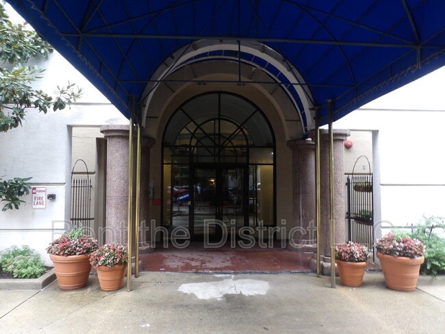 property at 2725 Connecticut Ave NW