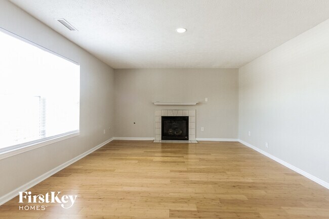 8588 N Springview Dr in McCordsville, IN - Building Photo - Building Photo