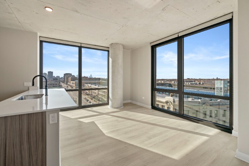 4605 N Broadway in Chicago, IL - Building Photo