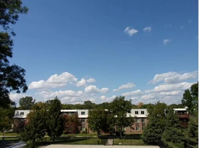 14630 Garrett Ave in Apple Valley, MN - Foto de edificio - Building Photo