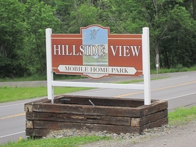 Hillside View Park in Mansfield, PA - Foto de edificio