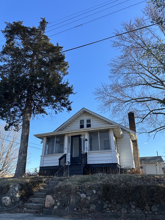 1102 16th St in Rockford, IL - Building Photo