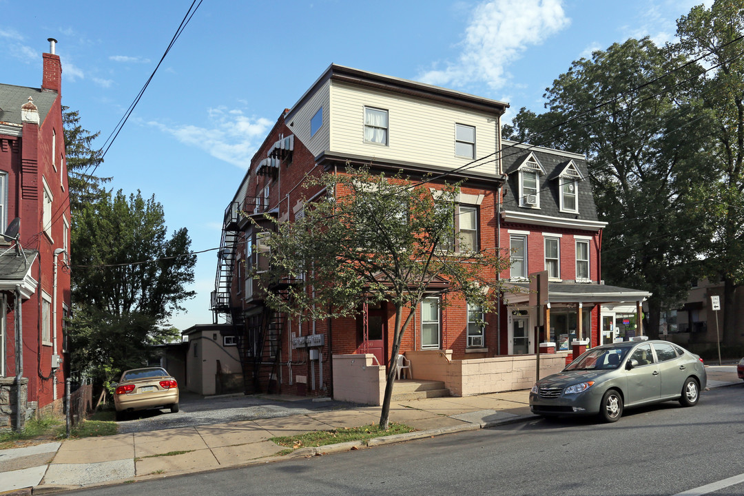 641 E Orange St in Lancaster, PA - Building Photo