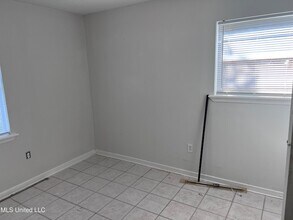 102 Carson Dr in Gulfport, MS - Building Photo - Building Photo